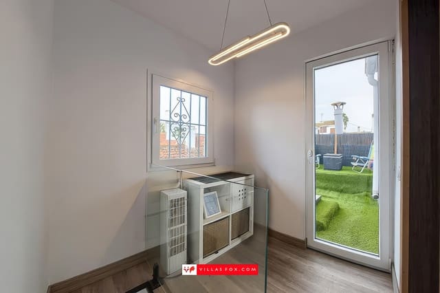 Casa de 4 habitaciones en San Miguel de Salinas en venta - 180.000 € (Ref: 9664044)