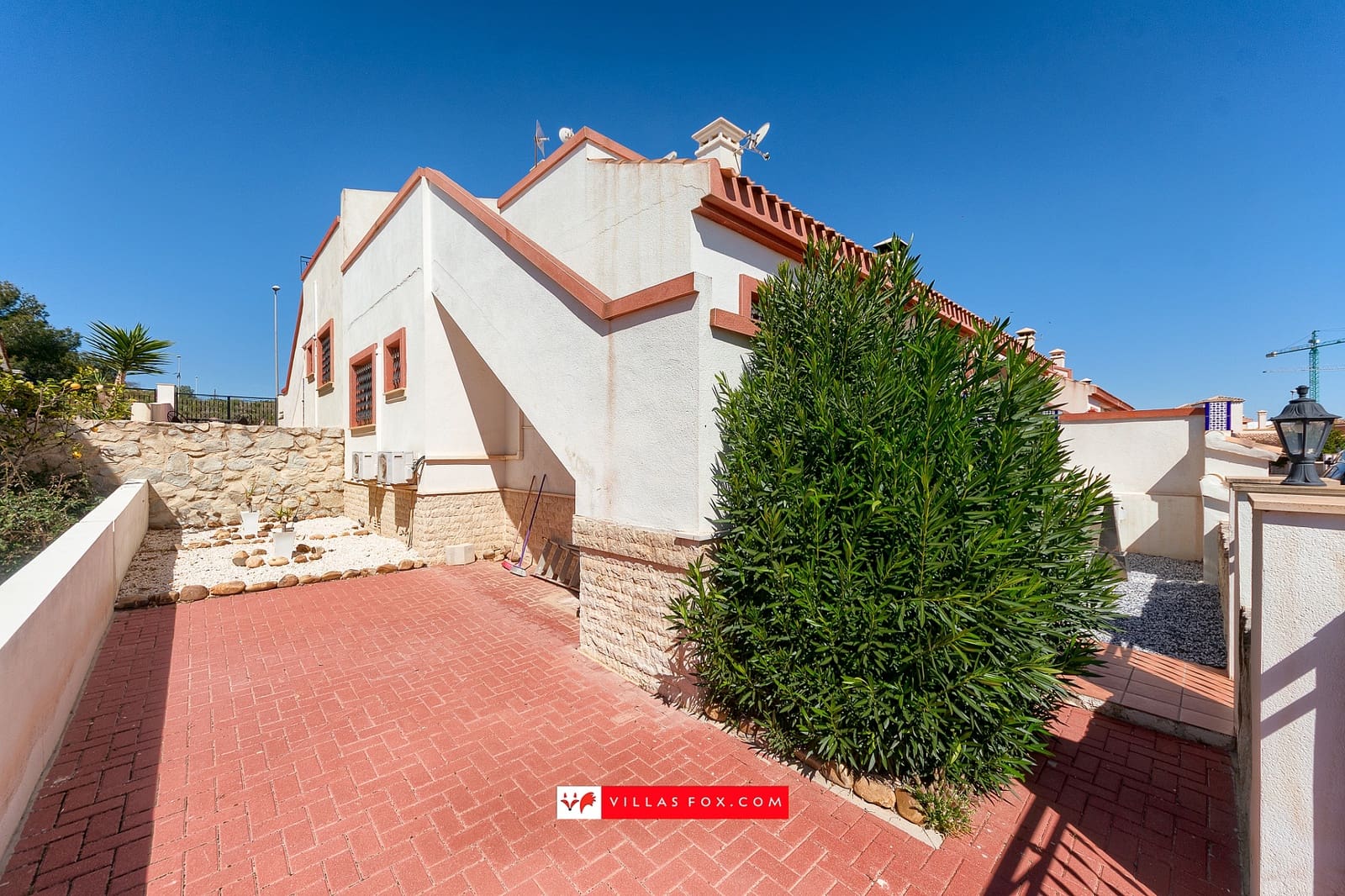 2 slaapkamer Halfvrijstaande villa te koop in San Miguel de Salinas met zwembad - € 190.000 (Ref: 9736187)