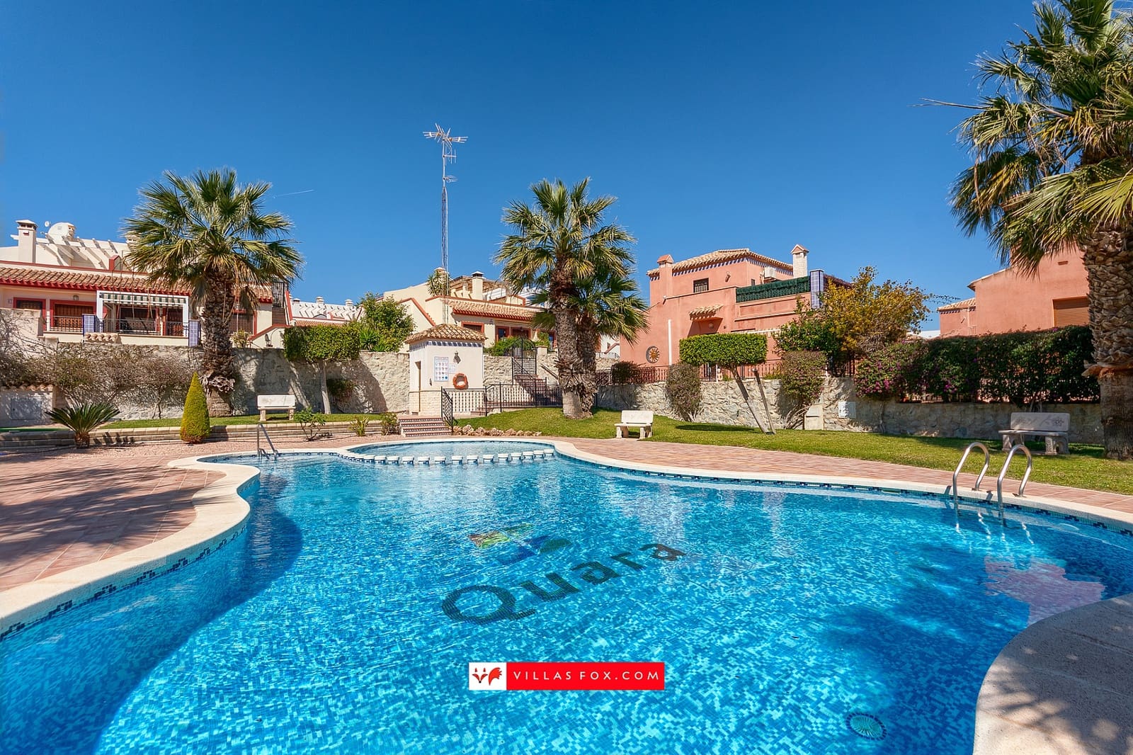 2 slaapkamer Halfvrijstaande villa te koop in San Miguel de Salinas met zwembad - € 190.000 (Ref: 9736187)