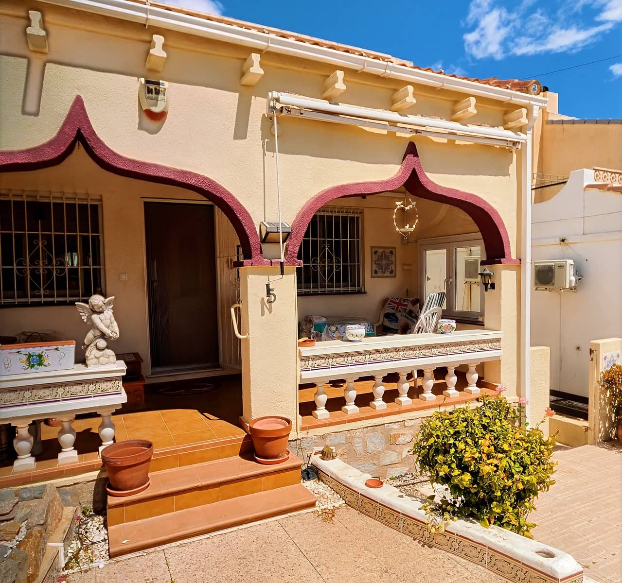 2 soveværelse Semi-Rækkehus til salg i San Miguel de Salinas med swimmingpool - € 159.000 (Ref: 9780005)