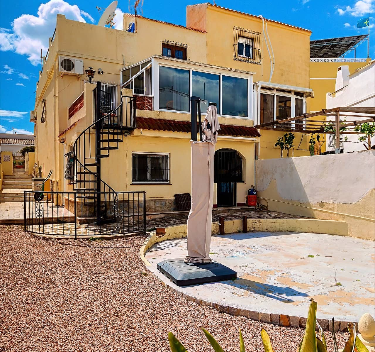 2 soveværelse Semi-Rækkehus til salg i San Miguel de Salinas med swimmingpool - € 159.000 (Ref: 9780005)