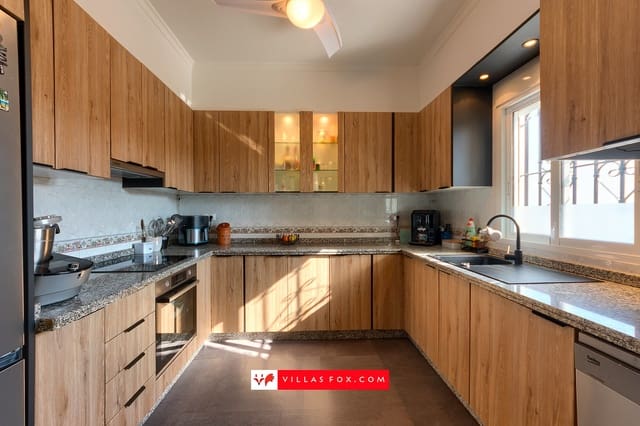 3 soverom Villa til salgs i San Miguel de Salinas med svømmebasseng garasje - € 349 000 (Ref: 9814102)