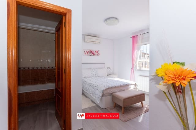 Chalet de 3 habitaciones en San Miguel de Salinas en venta con piscina garaje - 285.000 € (Ref: 9823927)