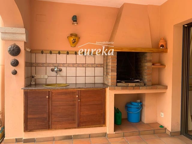 3 bedroom Villa for sale in Palau-saverdera with pool garage - € 590,000 (Ref: 9231506)