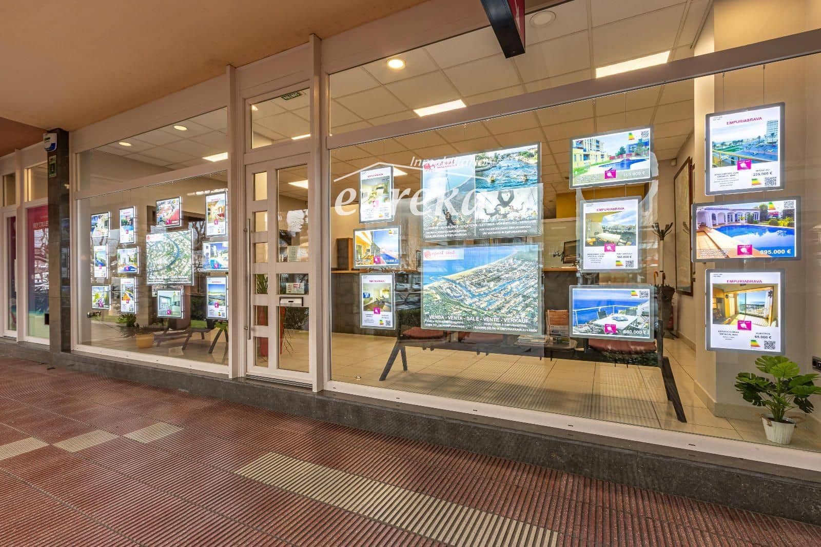 5 slaapkamer Villa te koop in Empuriabrava met zwembad garage - € 470.000 (Ref: 9231515)