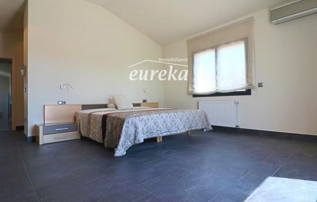 4 bedroom Villa for sale in Peralada with pool garage - € 950,000 (Ref: 9231516)