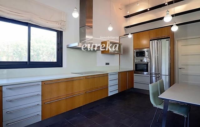 4 bedroom Villa for sale in Peralada with pool garage - € 950,000 (Ref: 9231516)