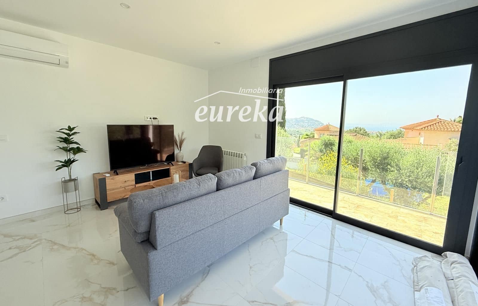 3 soverom Villa til salgs i El Mas Fumats med svømmebasseng garasje - € 679 000 (Ref: 9267544)