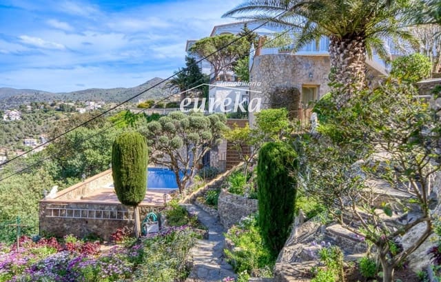 5 bedroom Villa for sale in Roses with pool garage - € 945,000 (Ref: 9301687)