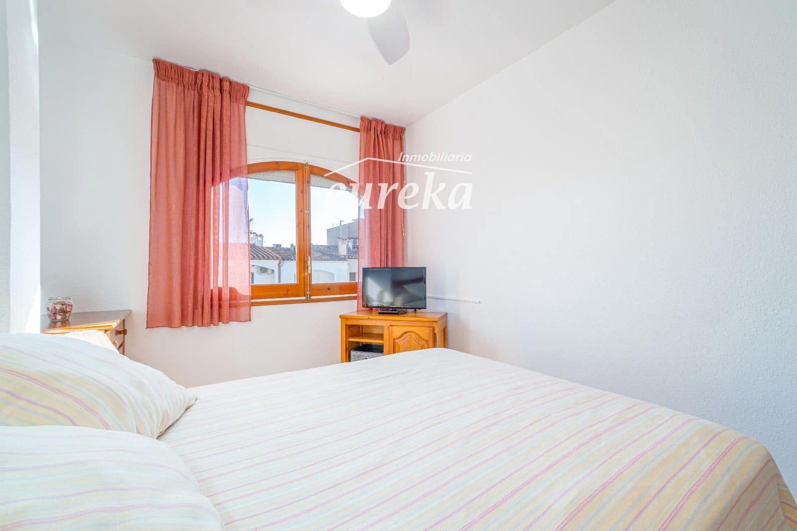 2 bedroom Flat for sale in Empuriabrava with garage - € 270,000 (Ref: 9301688)