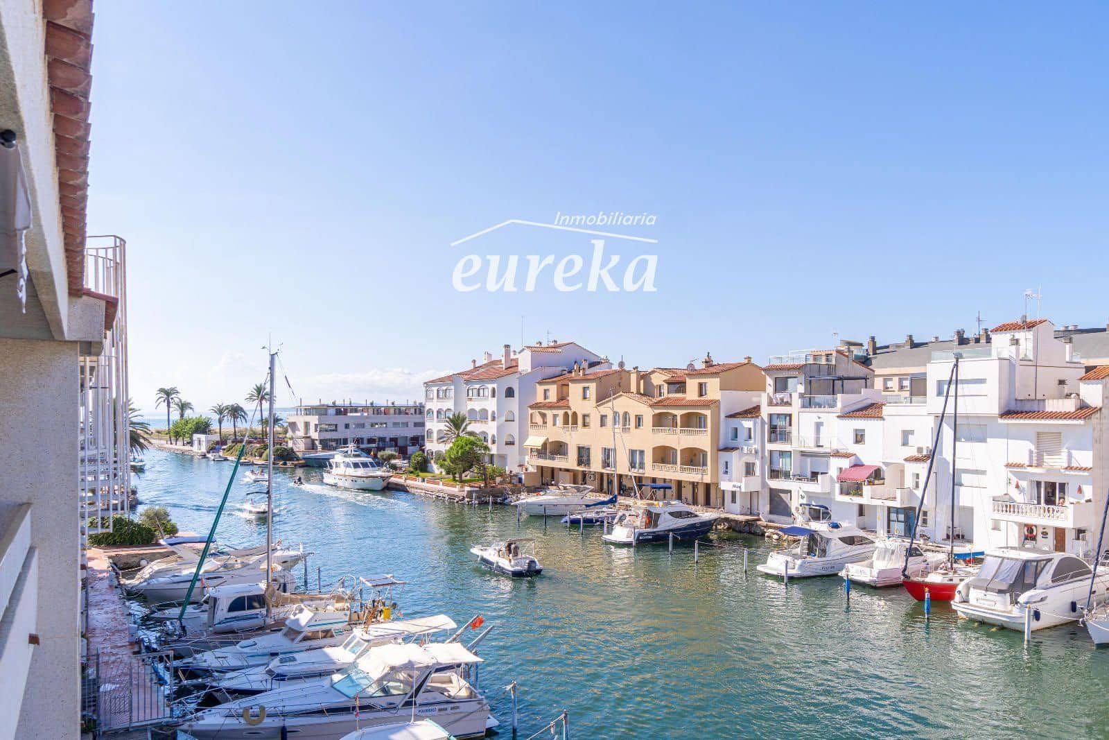 2 bedroom Flat for sale in Empuriabrava with garage - € 270,000 (Ref: 9301688)