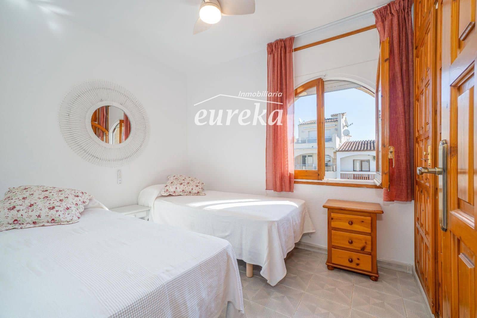 2 bedroom Flat for sale in Empuriabrava with garage - € 270,000 (Ref: 9301688)