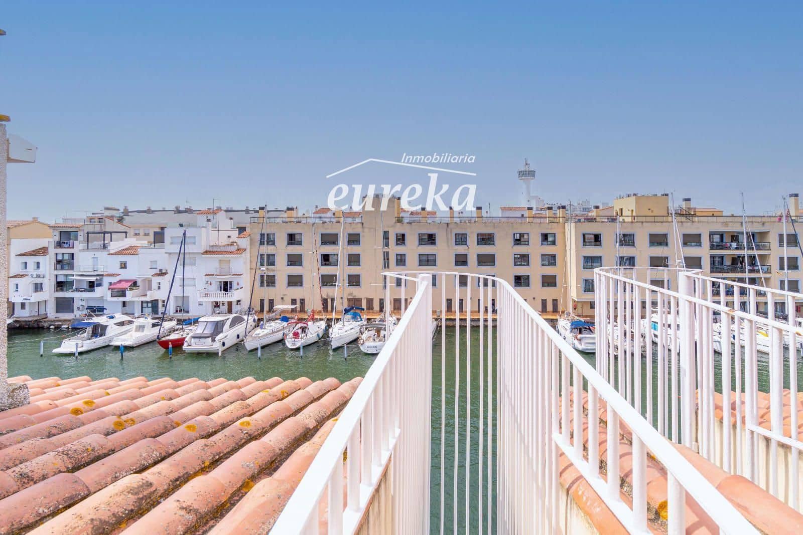 2 bedroom Flat for sale in Empuriabrava with garage - € 270,000 (Ref: 9301688)