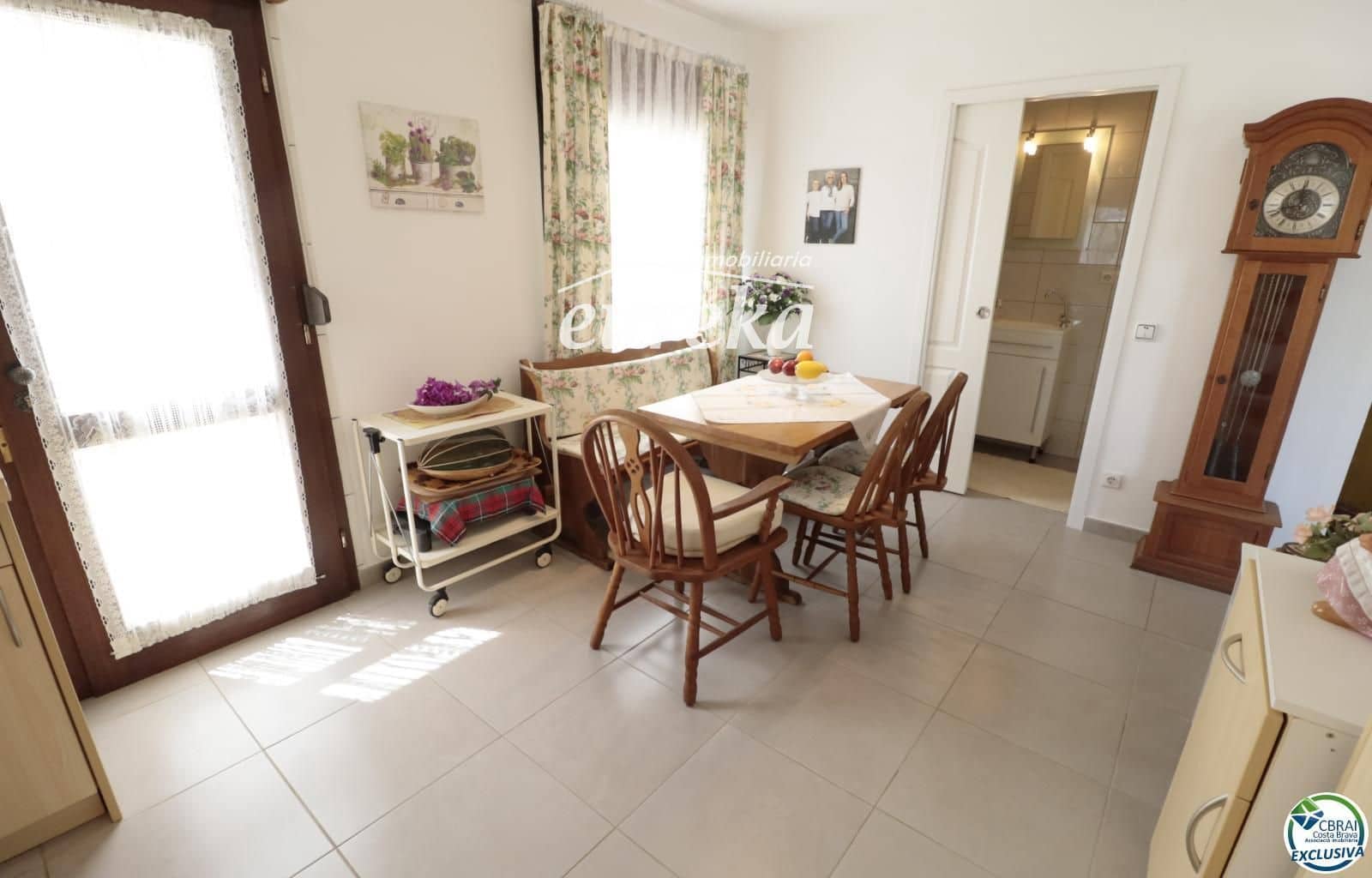 2 bedroom Villa for sale in Roses with garage - € 350,000 (Ref: 9502978)