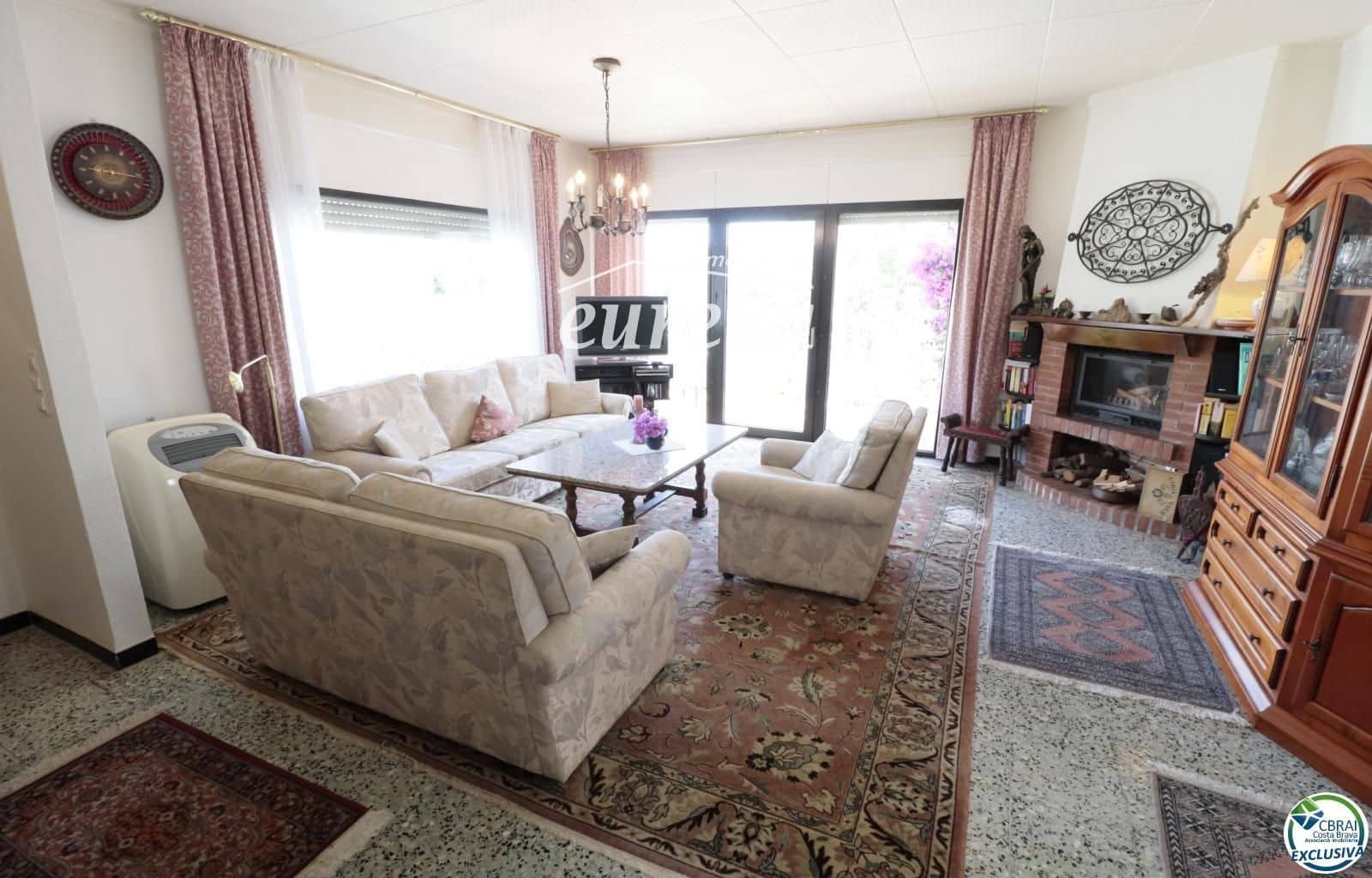 2 bedroom Villa for sale in Roses with garage - € 350,000 (Ref: 9502978)