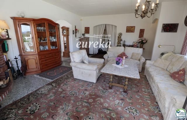 2 slaapkamer Villa te koop in Roses met garage - € 350.000 (Ref: 9502978)