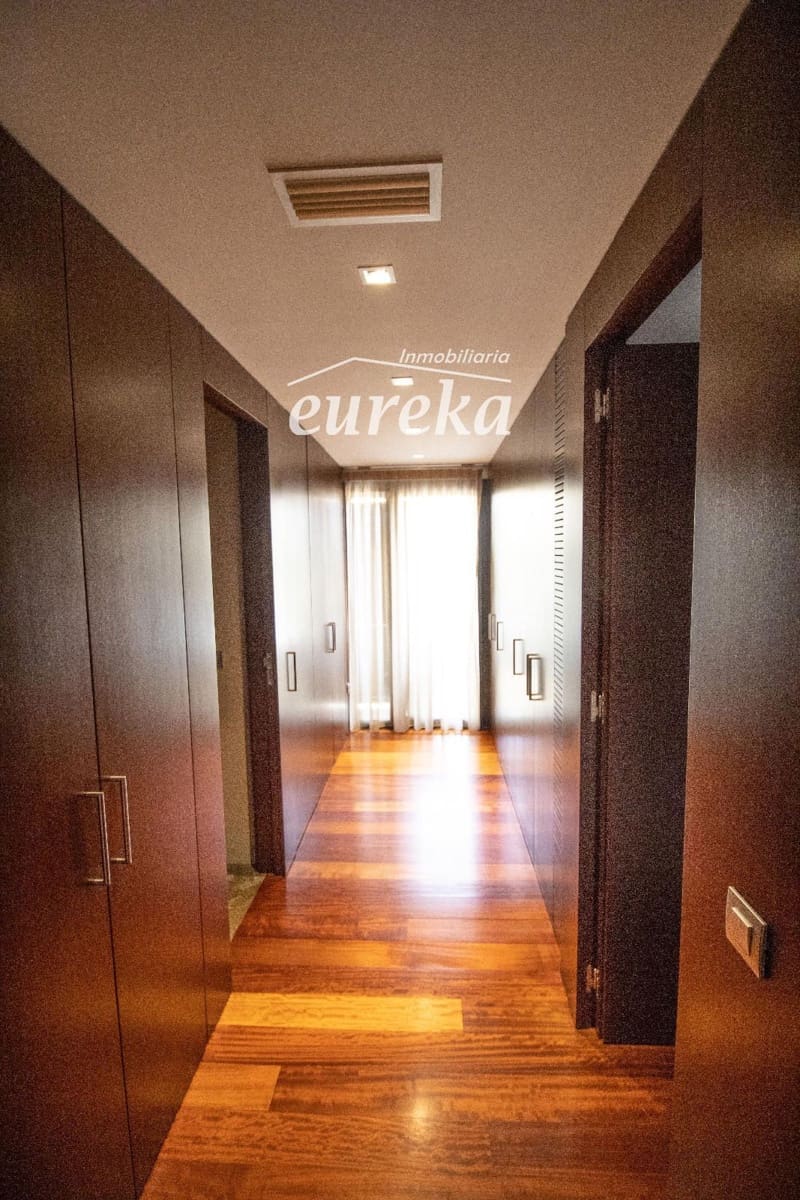 4 bedroom Townhouse for sale in Roses with pool garage - € 950,000 (Ref: 9559070)