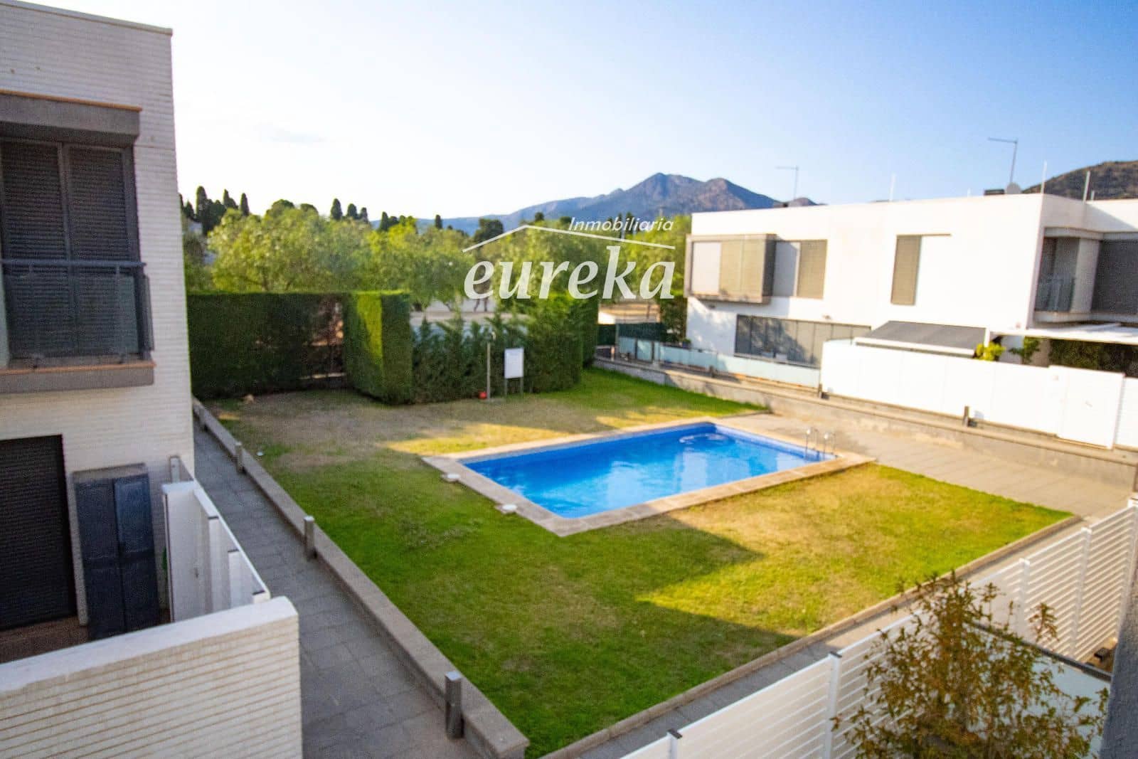 4 bedroom Townhouse for sale in Roses with pool garage - € 950,000 (Ref: 9559070)