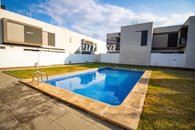 4 bedroom Townhouse for sale in Roses with pool garage - € 950,000 (Ref: 9559070)