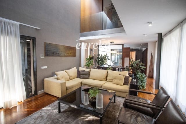 4 bedroom Townhouse for sale in Roses with pool garage - € 950,000 (Ref: 9559070)