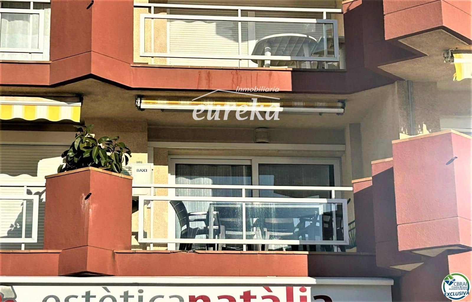 2 bedroom Flat for sale in Roses - € 275,000 (Ref: 9656374)