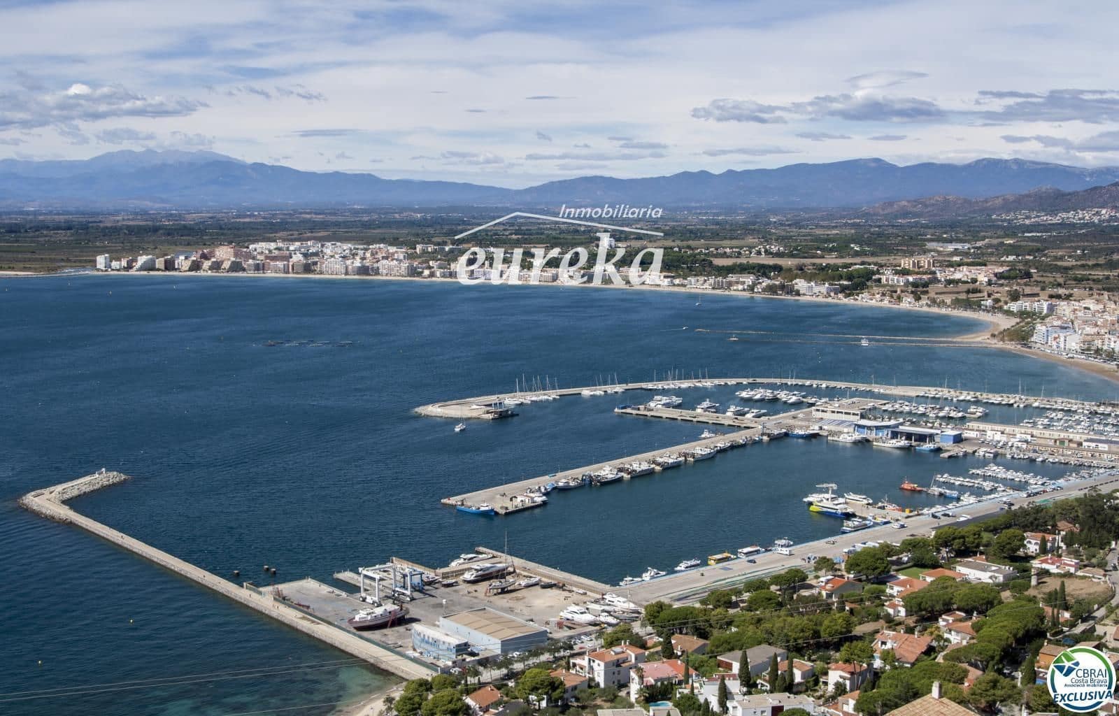 2 bedroom Flat for sale in Roses - € 275,000 (Ref: 9656374)