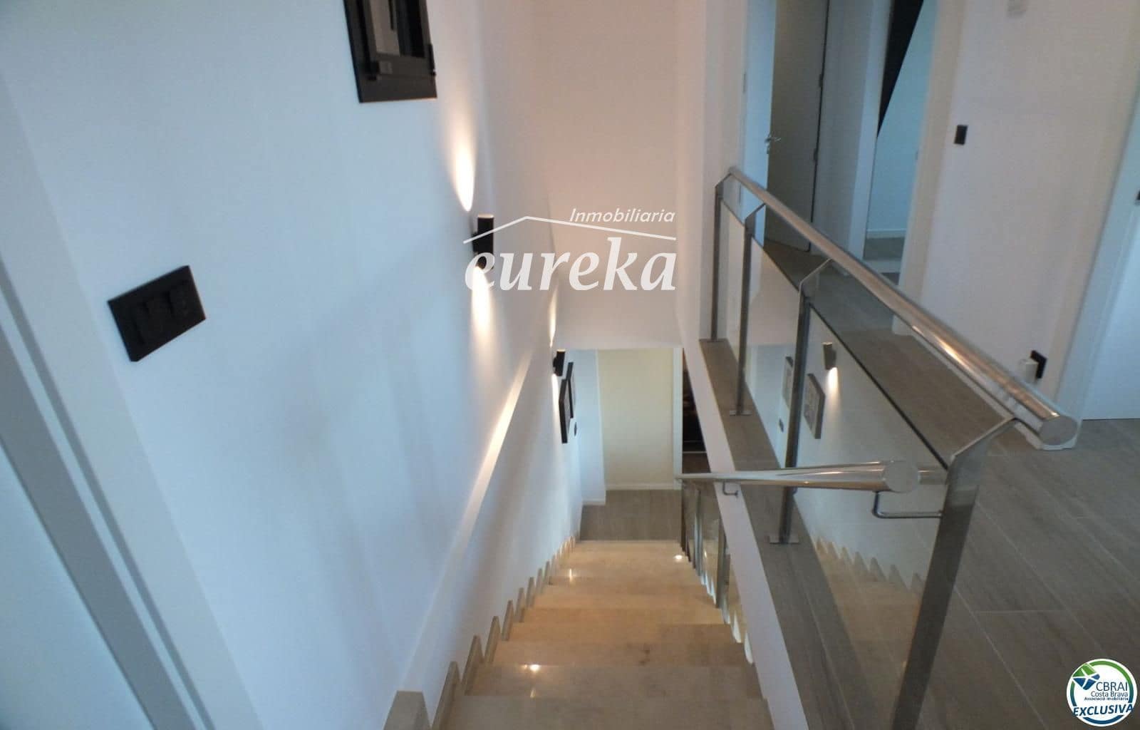 3 bedroom Villa for sale in Roses with pool garage - € 1,499,000 (Ref: 9707771)