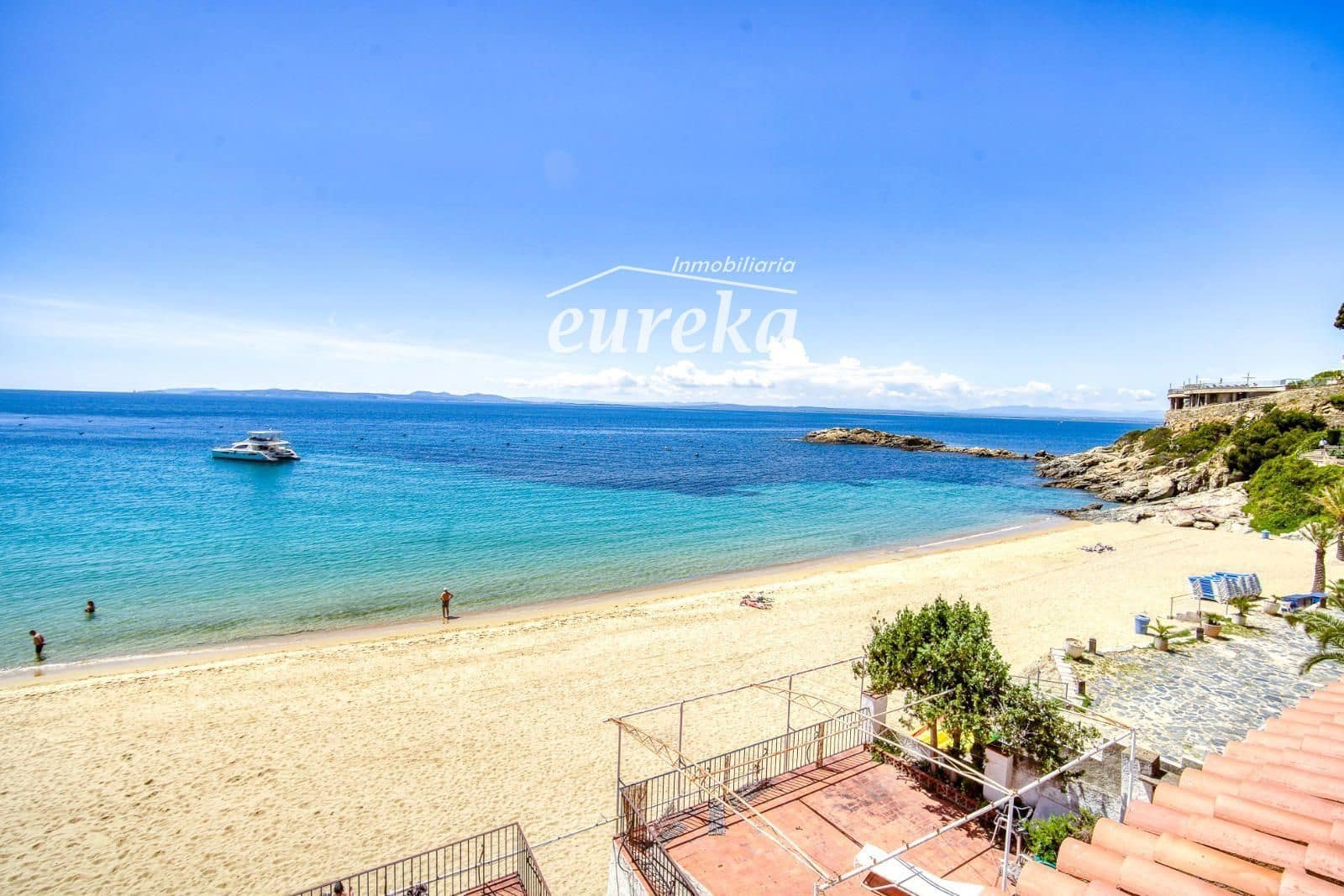 1 bedroom Flat for sale in Roses with garage - € 399,000 (Ref: 9713576)