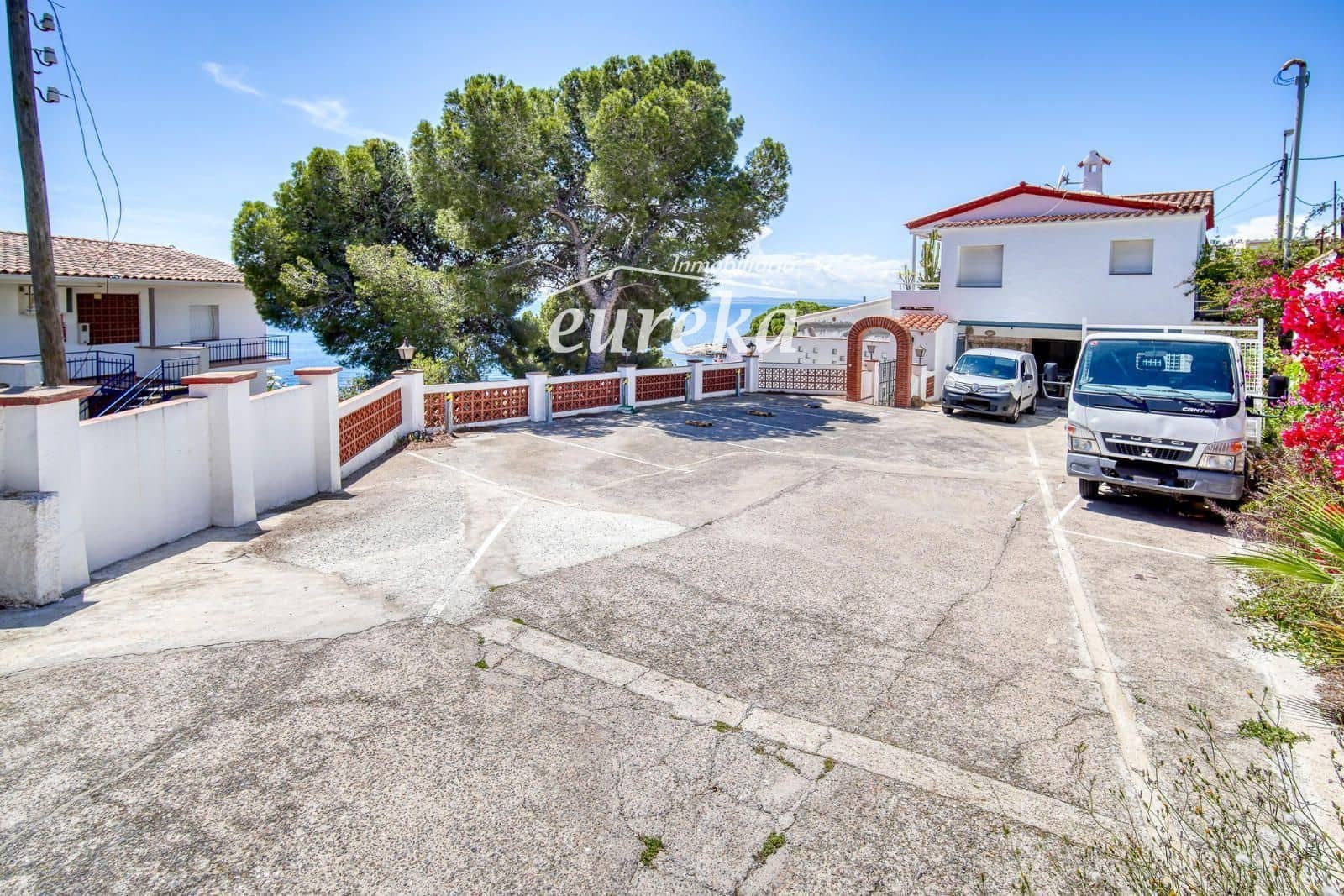 1 bedroom Flat for sale in Roses with garage - € 399,000 (Ref: 9713576)