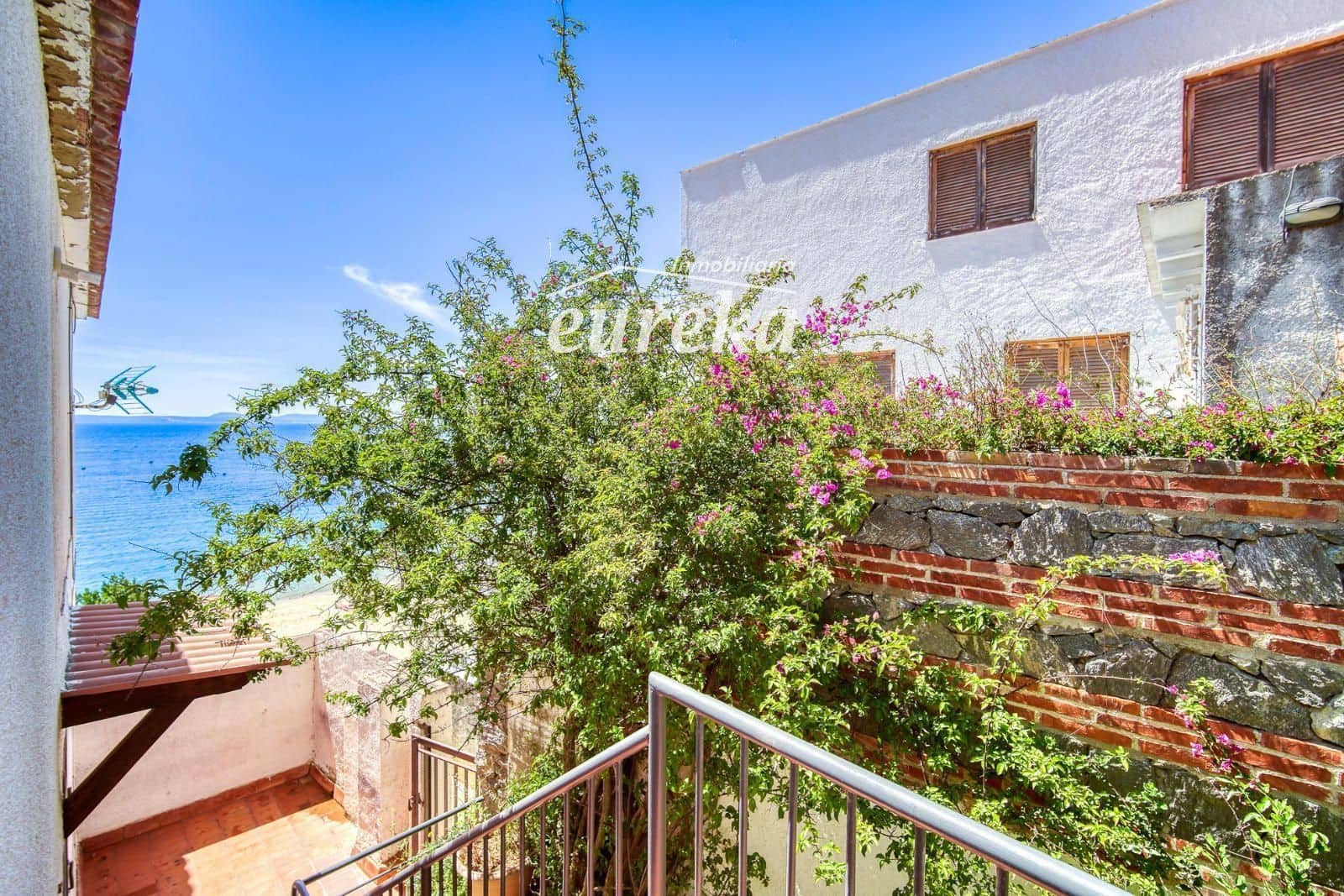 1 bedroom Flat for sale in Roses with garage - € 399,000 (Ref: 9713576)