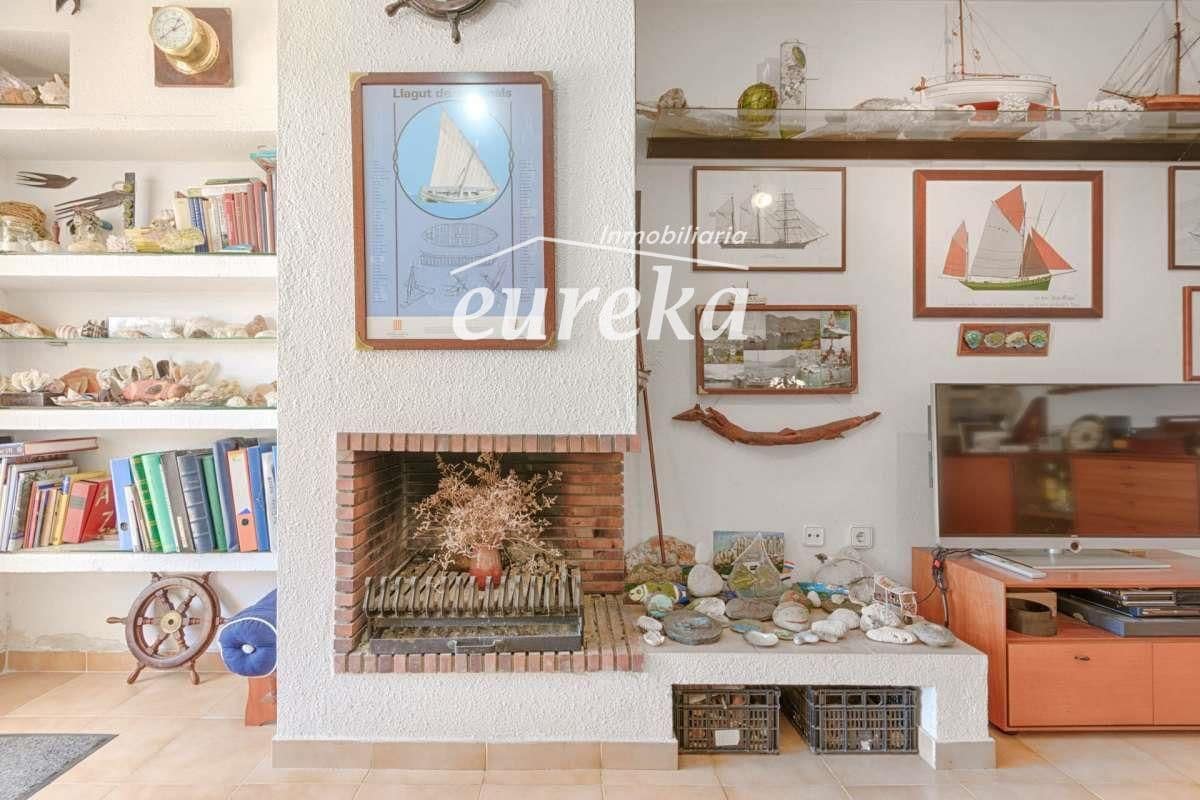 4 bedroom Villa for sale in Santa Margarida with garage - € 595,000 (Ref: 9733653)