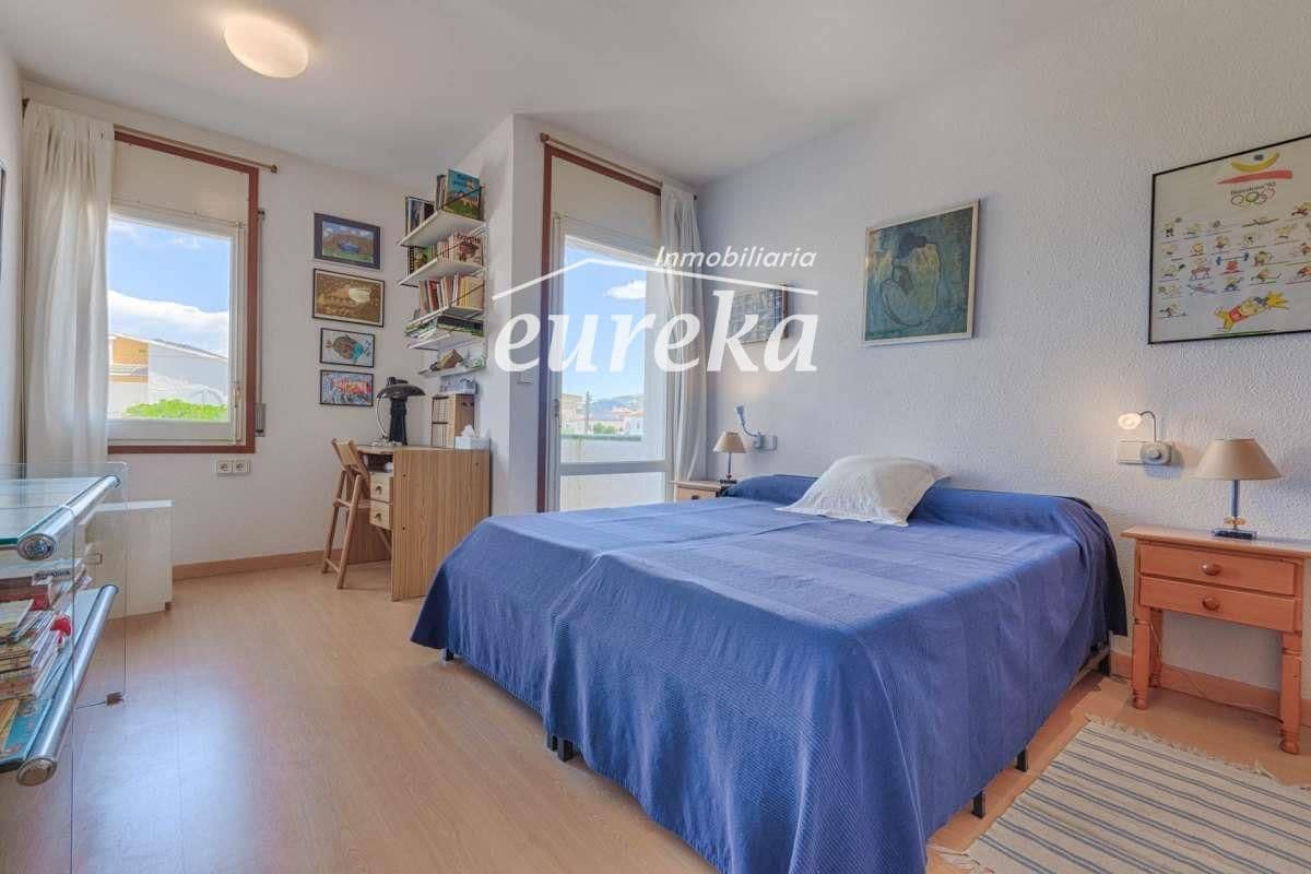 4 bedroom Villa for sale in Santa Margarida with garage - € 595,000 (Ref: 9733653)