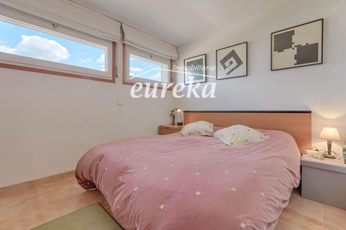 4 bedroom Villa for sale in Santa Margarida with garage - € 595,000 (Ref: 9733653)