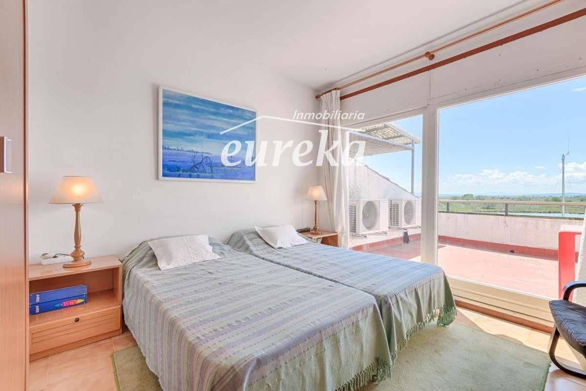 4 bedroom Villa for sale in Santa Margarida with garage - € 595,000 (Ref: 9733653)